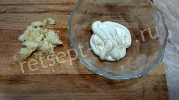 Картошка с сыром, чесноком и майонезом в духовке