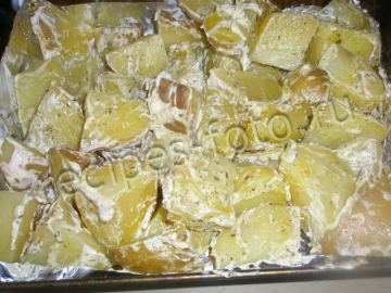 Картошка запеченная в духовке с двумя соусами