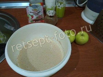 Кекс с тертыми яблоками