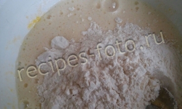 Кексы с изюмом и орехами в силиконовых формочках без масла и молока