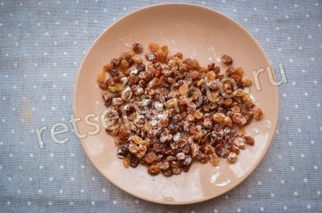 Кексы с изюмом на маргарине