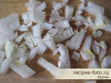Классический салат из крабовых палочек с рисом и свежими огурцами