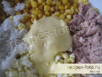 Классический салат с тунцом и рисом