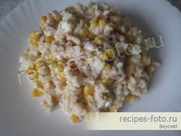 Классический салат с тунцом и рисом