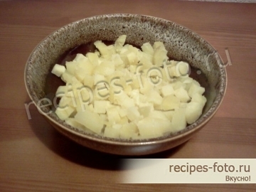 Классический слоеный салат из печени трески с картошкой и морковью