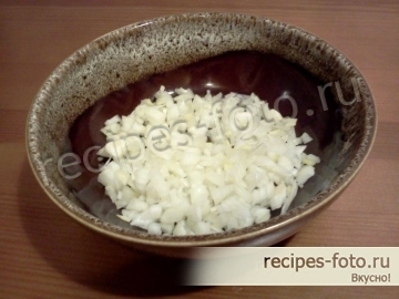 Классический слоеный салат из печени трески с картошкой и морковью