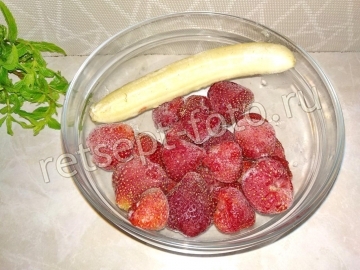 Клубнично-банановое мороженое со сгущенкой