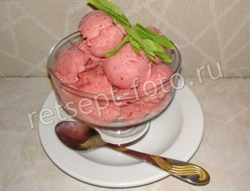 Клубнично-банановое мороженое со сгущенкой
