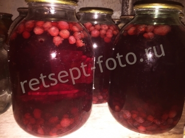 Компот ассорти из ягод на зиму (шелковица, красная и черная смородина, малина)