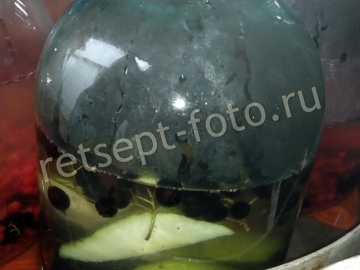 Компот ассорти с грушами и черной рябиной