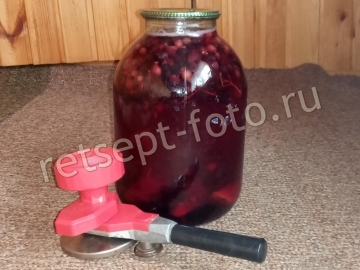Компот ассорти с грушами и черной рябиной