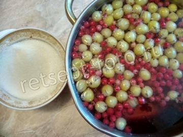 Компот из красной смородины и крыжовника