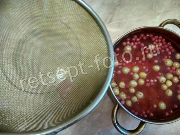 Компот из красной смородины и крыжовника