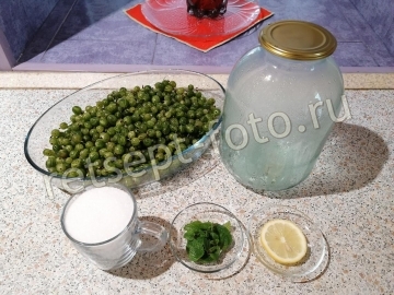 Компот из крыжовника, мяты и лимона на зиму