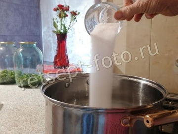 Компот из крыжовника, мяты и лимона на зиму