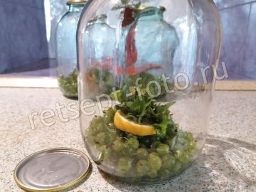 Компот из крыжовника, мяты и лимона на зиму
