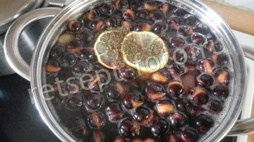 Компот из терна с виноградом