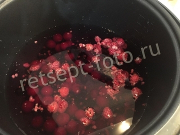 Компот из замороженных ягод в мультиварке