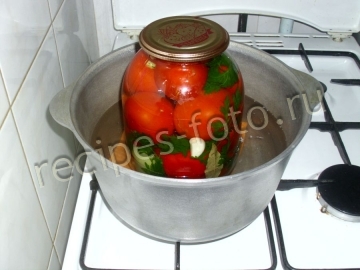 Консервированные помидоры с уксусом и чесноком