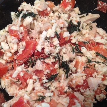 Конвертики из лаваша с начинкой: курица, сыр, помидоры