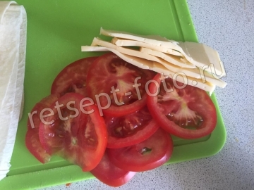Конвертики из лаваша с сыром и помидорами на сковороде