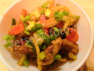 Корейский салат с говядиной и овощами