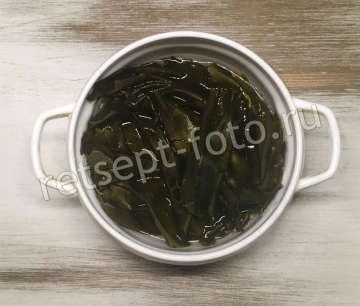 Корейский суп миёккук с водорослями и курицей