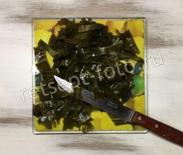 Корейский суп миёккук с водорослями и курицей