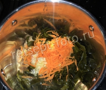 Корейский суп миёккук с водорослями и курицей