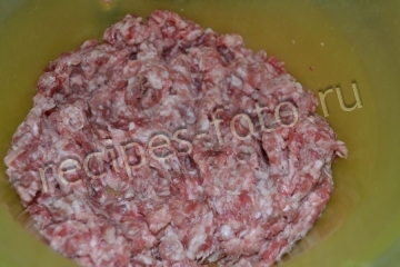 Котлеты из фарша с грибами внутри