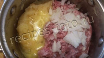 Котлеты из фарша с кабачком