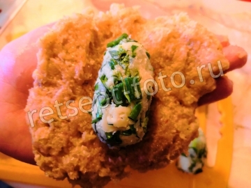 Котлеты с начинкой из сыра, масла и зелени