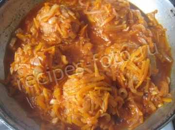 Котлеты запеченные в духовке в соусе с овощами