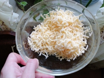 Крабовый салат с сыром и яблоком