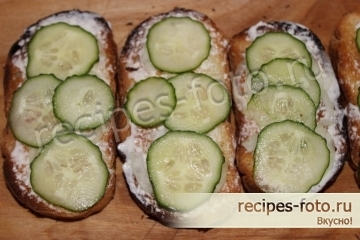 Вкусные бутерброды с маслом на скорую руку