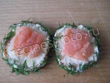 Красивые бутерброды с красной рыбой и маслом