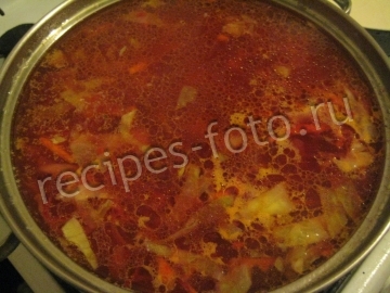 Красный борщ с курицей