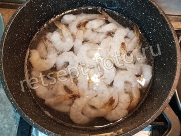 Креветки в сливочном соусе с чесноком