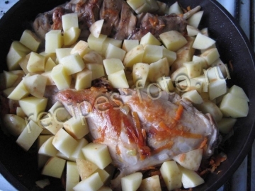 Кролик с картошкой