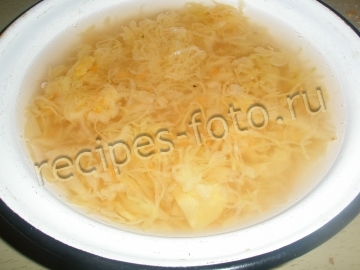 Крученики из свинины с капустой и грибной подливкой (мясные рулетики)
