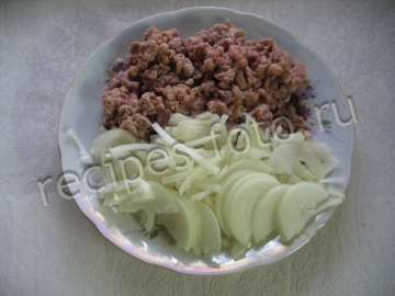 Кулебяка с мясом и грибами
