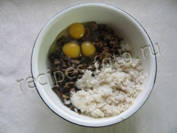 Кулебяка с мясом и грибами