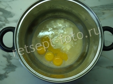 Кулич "Синнабон" на Пасху с орехами и изюмом
