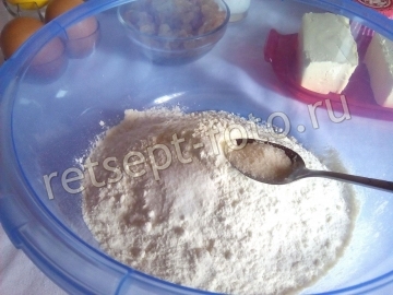Кулич на кефире с изюмом без дрожжей