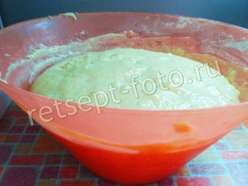 Кулич с мармеладом и орехами