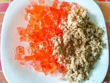 Кулич с мармеладом и орехами