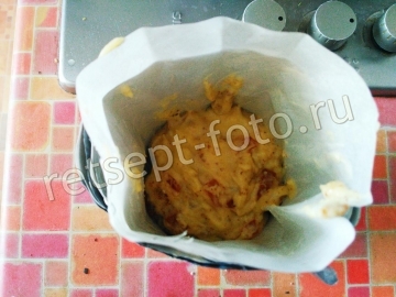 Кулич с мармеладом и орехами