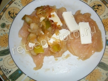 Куриная грудка с грушей на сковороде