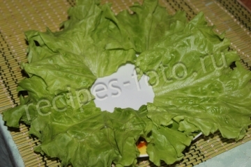 Теплый салат из куриной печени с луком