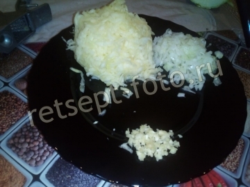 Куриные котлеты с кабачком и манкой